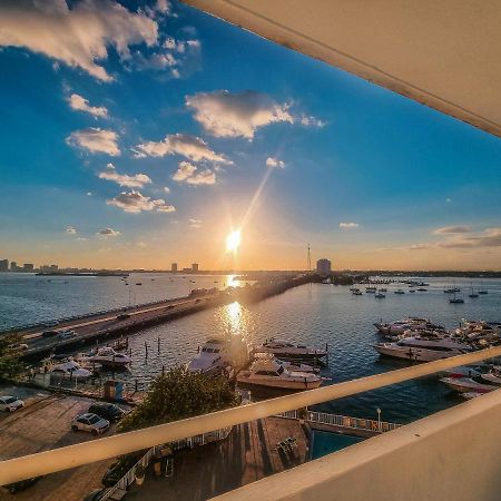 Bayfront Apartment Breathtaking Views- One Bedroom W Balcony- Living Room -Free Parking Miami Beach Esterno foto