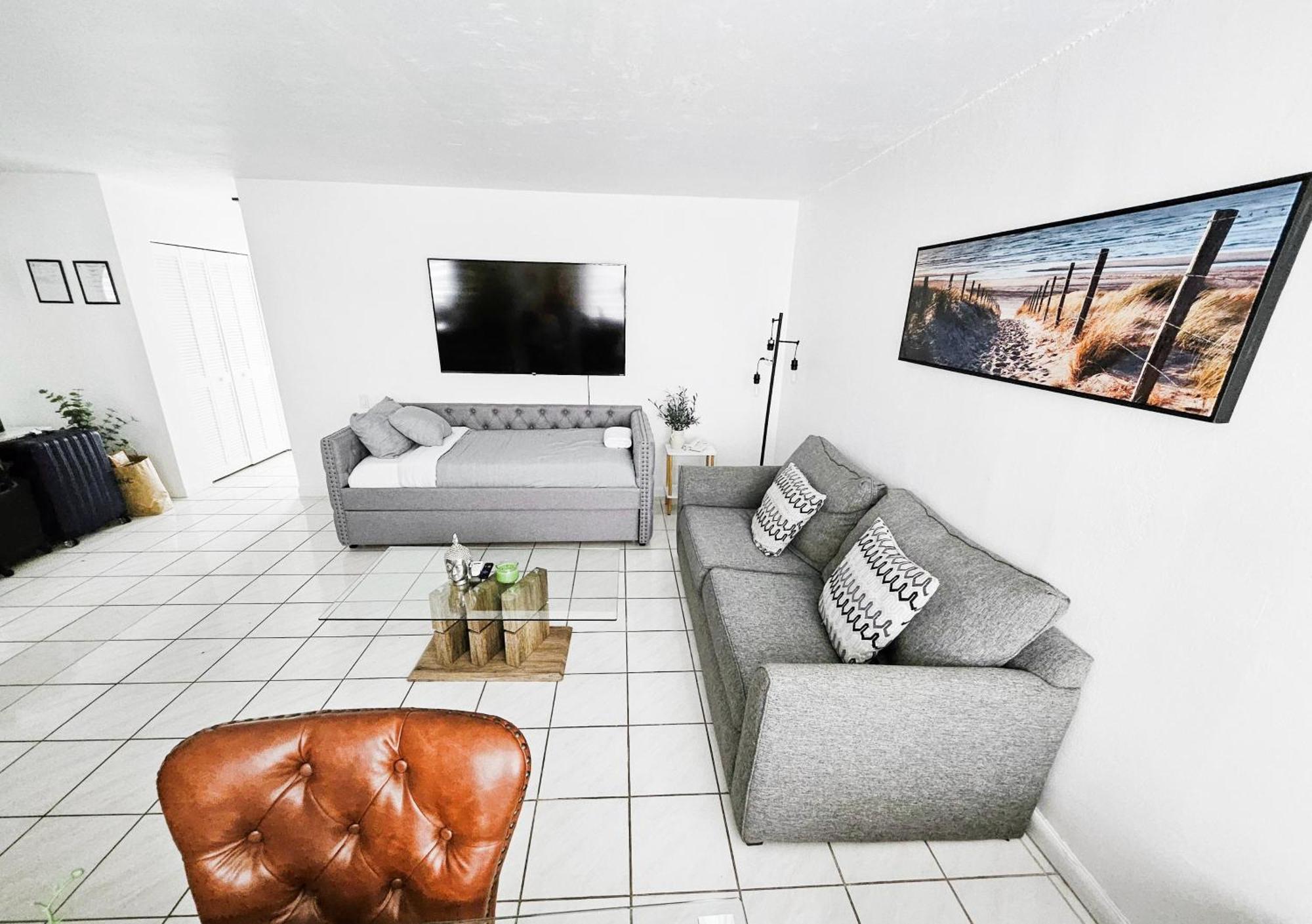 Bayfront Apartment Breathtaking Views- One Bedroom W Balcony- Living Room -Free Parking Miami Beach Esterno foto