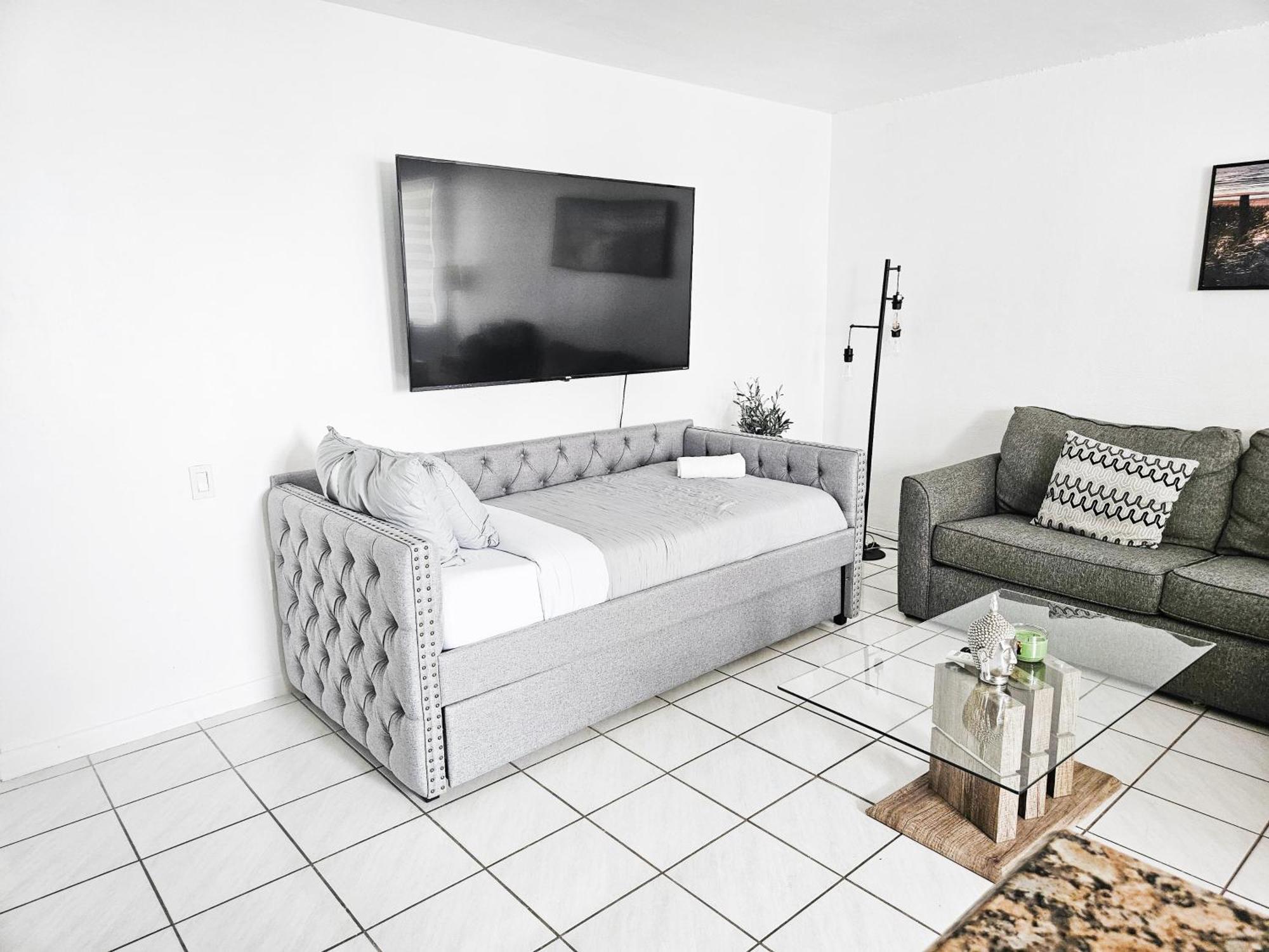 Bayfront Apartment Breathtaking Views- One Bedroom W Balcony- Living Room -Free Parking Miami Beach Esterno foto