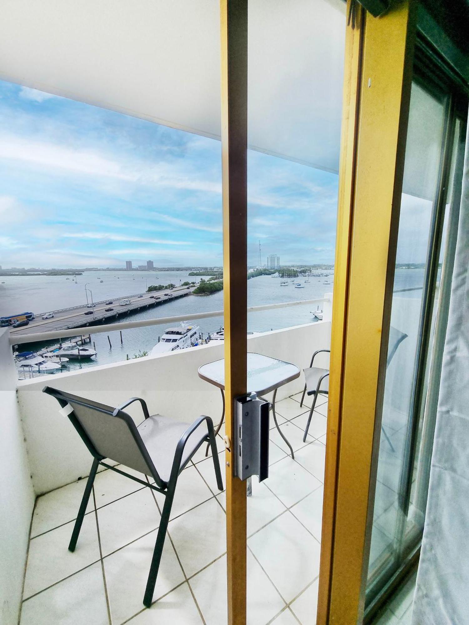 Bayfront Apartment Breathtaking Views- One Bedroom W Balcony- Living Room -Free Parking Miami Beach Esterno foto